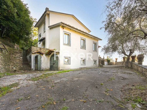 casa indipendente in vendita a Massa in zona Centro Storico