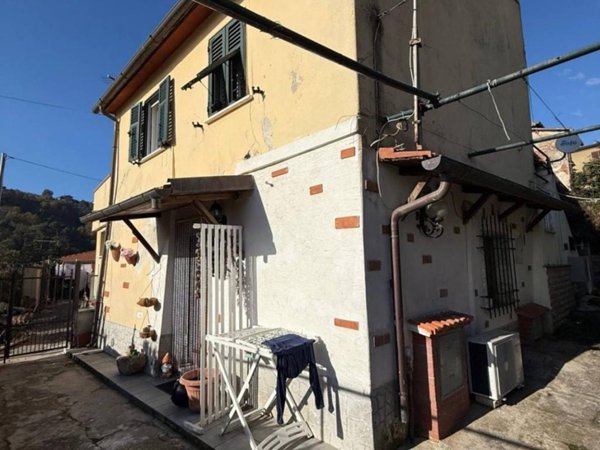 casa indipendente in vendita a Massa in zona Mirteto