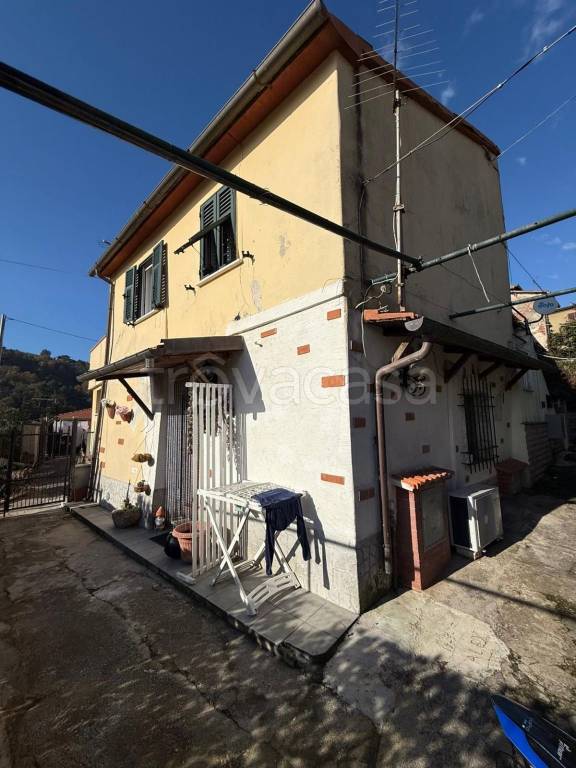 casa indipendente in vendita a Massa in zona Mirteto