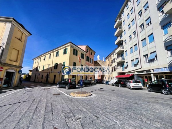 appartamento in vendita a Massa in zona Centro Storico