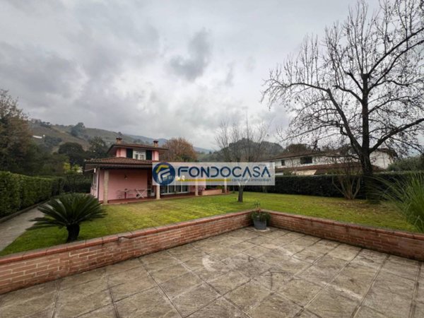 casa indipendente in vendita a Massa