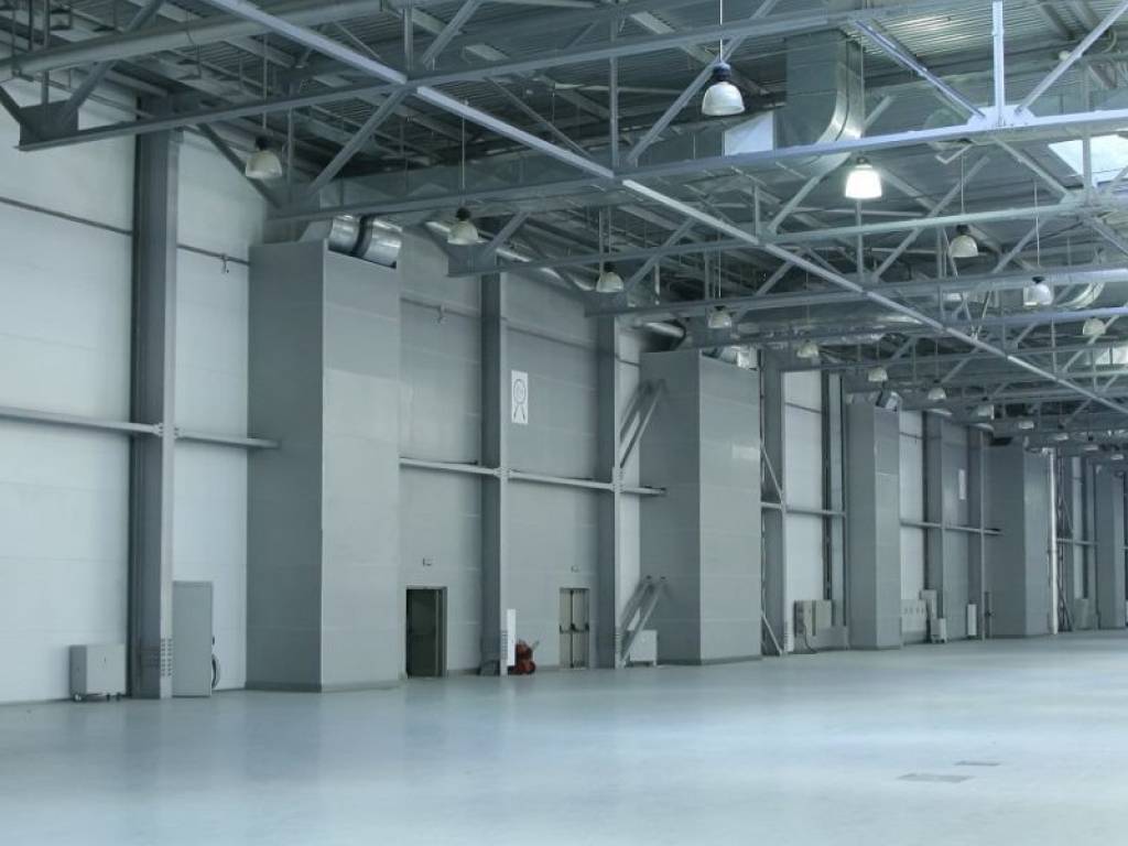 locale commerciale in vendita a Massa in zona Castagnola