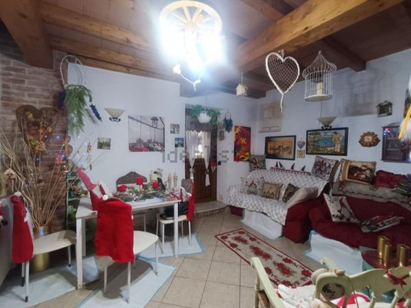 appartamento in vendita a Massa in zona Borgo del Ponte