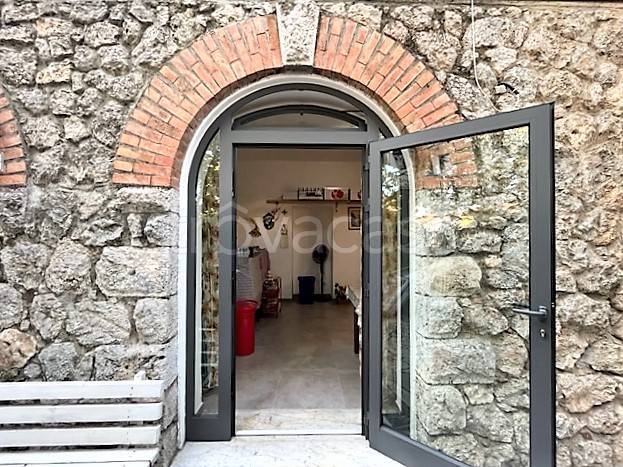 appartamento in vendita a Massa in zona Quercioli