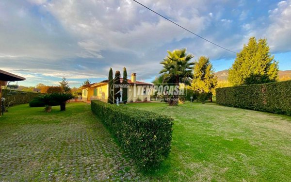 casa indipendente in vendita a Massa in zona Marina di Massa