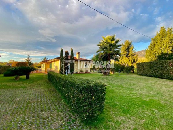 casa indipendente in vendita a Massa in zona Marina di Massa