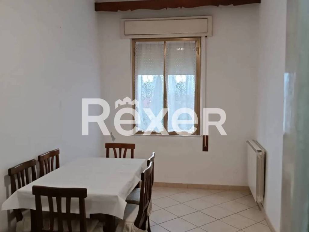 appartamento in vendita a Massa in zona Marina di Massa