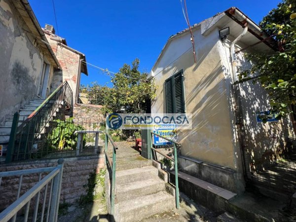 casa indipendente in vendita a Massa in zona Mirteto