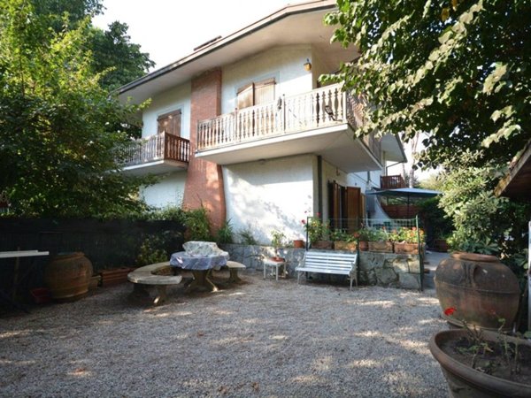 casa indipendente in vendita a Massa in zona Poveromo