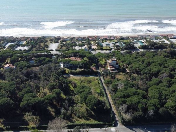 casa indipendente in vendita a Massa in zona Poveromo