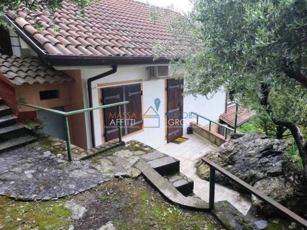 casa indipendente in vendita a Massa in zona Antona