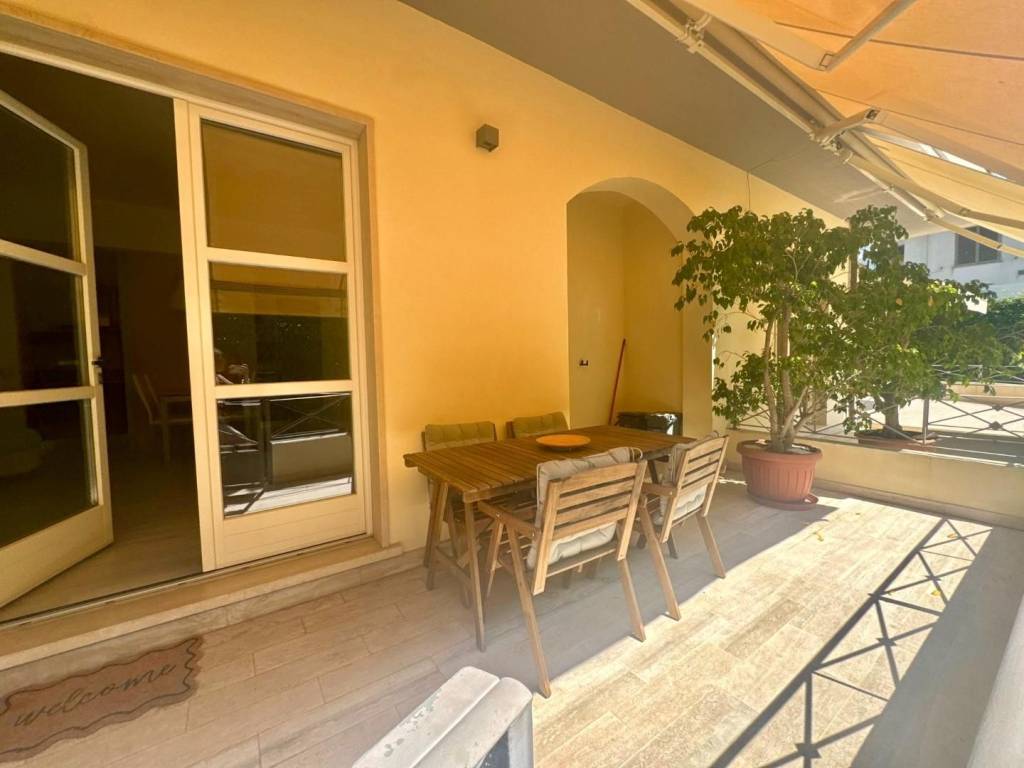 appartamento in vendita a Massa in zona Centro Storico