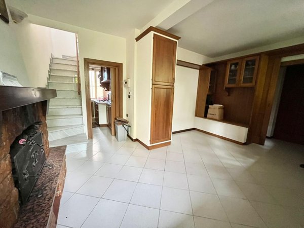 casa indipendente in vendita a Massa in zona Centro Storico