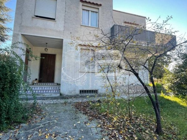 casa indipendente in vendita a Massa in zona Marina di Massa