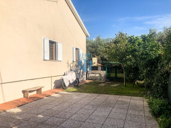 casa indipendente in vendita a Massa in zona Centro Storico