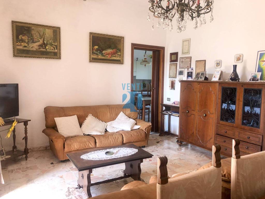 casa indipendente in vendita a Massa in zona Castagnola