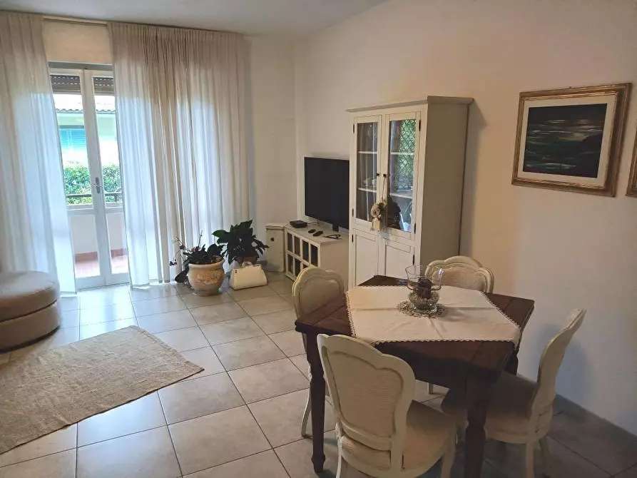 appartamento in vendita a Massa in zona Marina di Massa