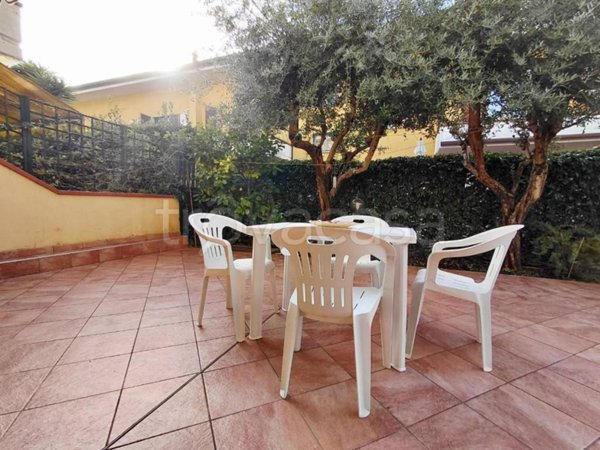 appartamento in vendita a Massa in zona Marina di Massa