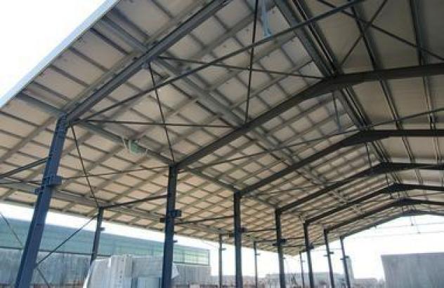 locale commerciale in vendita a Massa