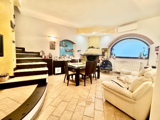 casa semindipendente in vendita a Massa in zona Castagnola