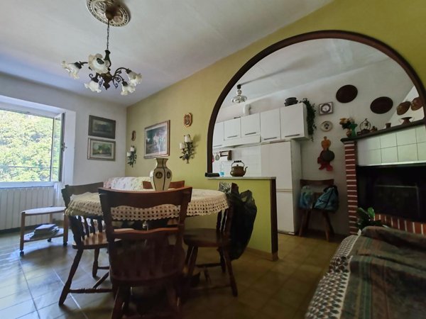 casa indipendente in vendita a Massa in zona Canevara