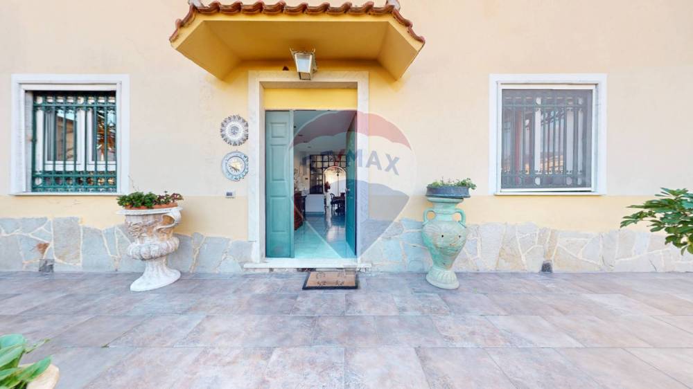 casa indipendente in vendita a Massa in zona Quercioli