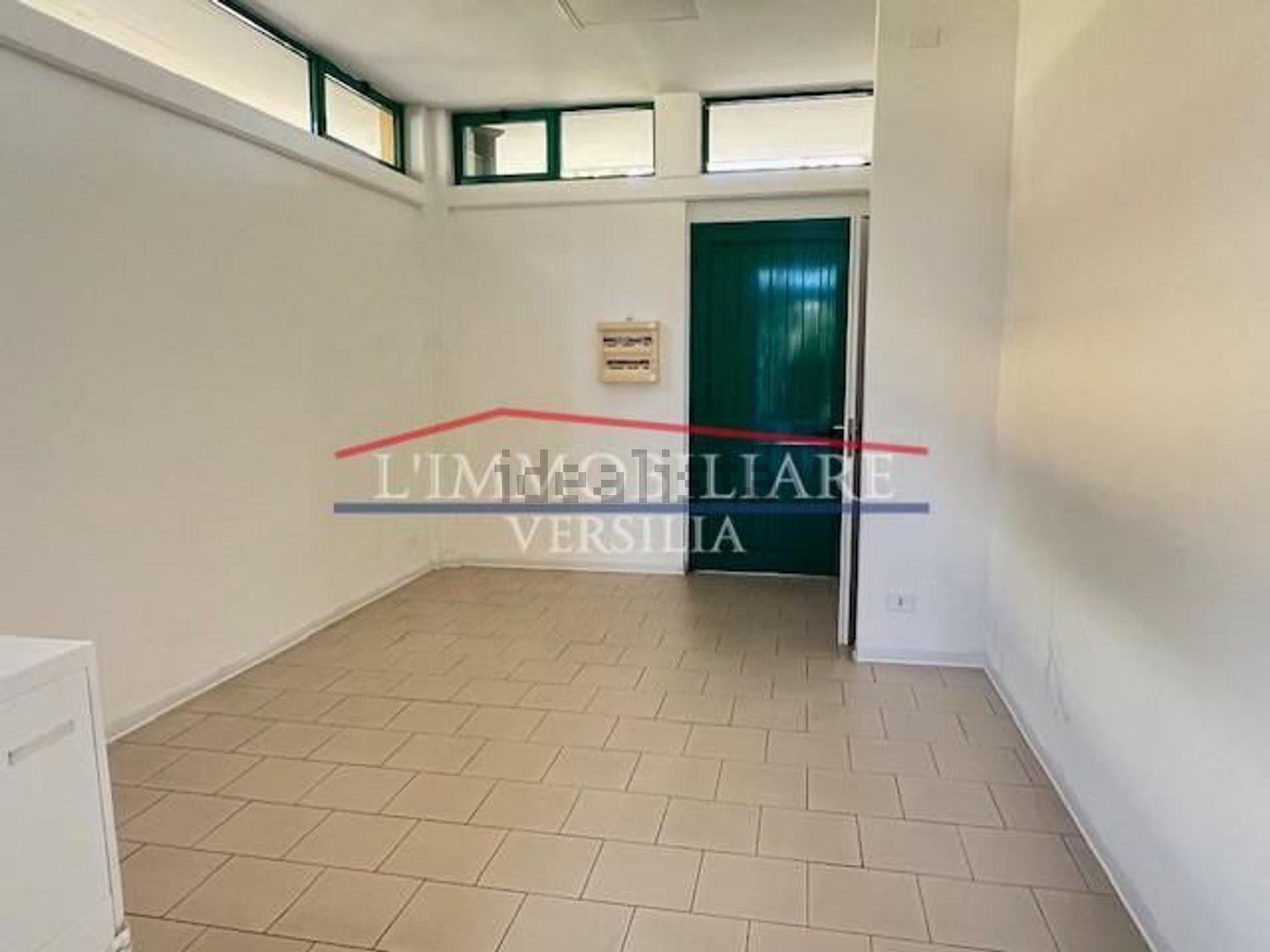 locale commerciale in vendita a Massa in zona Marina di Massa