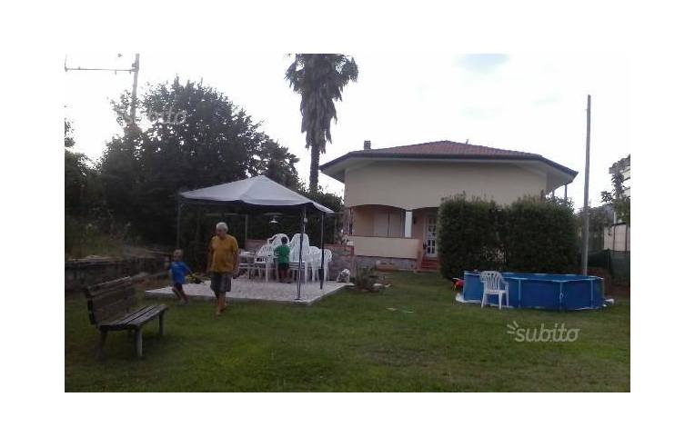 casa indipendente in vendita a Massa