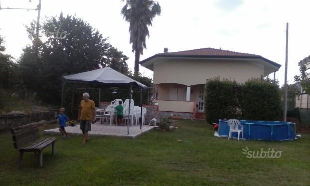 casa indipendente in vendita a Massa