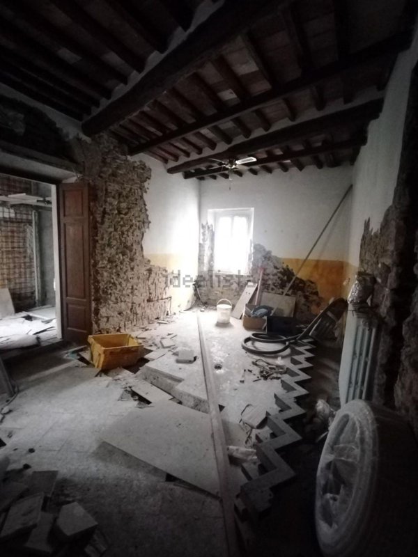 casa semindipendente in vendita a Massa in zona Centro Storico