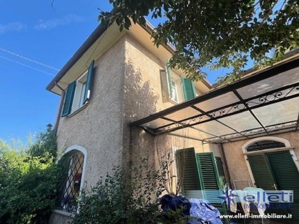 casa indipendente in vendita a Massa