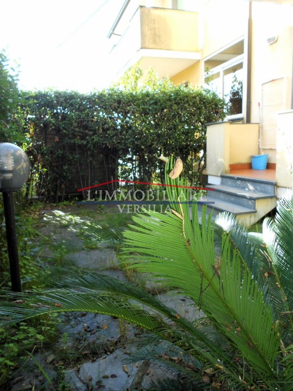 appartamento in vendita a Massa in zona Marina di Massa