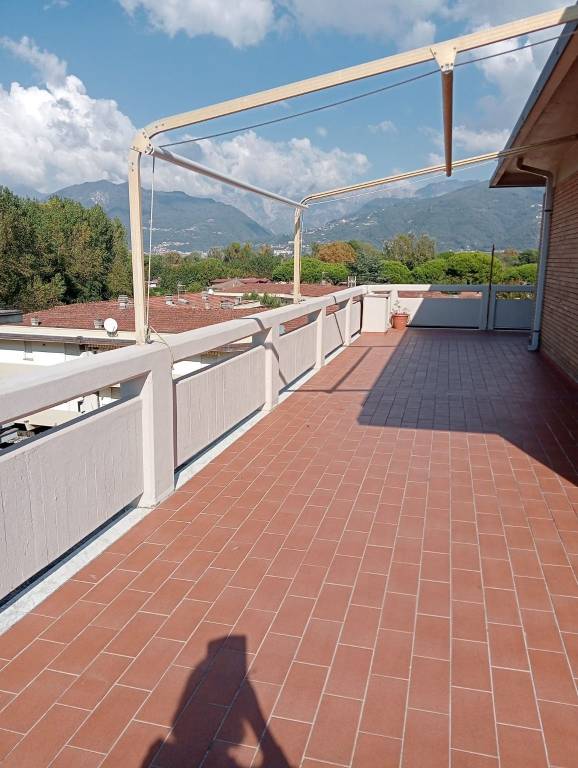 appartamento in vendita a Massa in zona Marina dei Ronchi