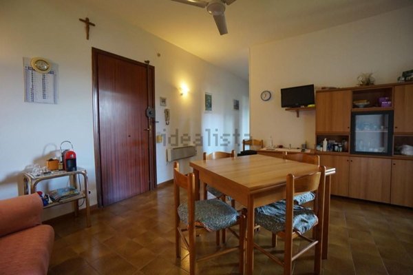 appartamento in vendita a Massa in zona Marina dei Ronchi