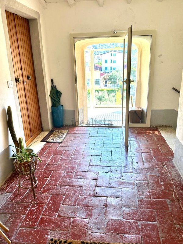 appartamento in vendita a Massa in zona Centro Storico