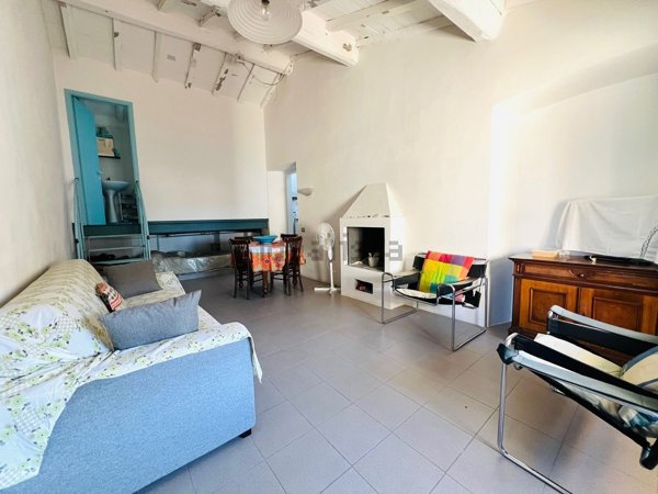 appartamento in vendita a Massa in zona Borgo del Ponte