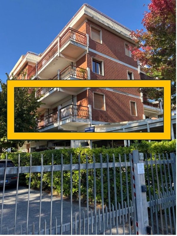 appartamento in vendita a Massa in zona Marina dei Ronchi