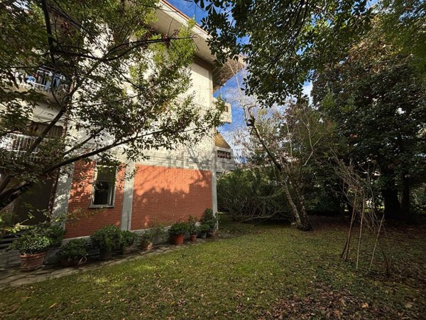 appartamento in vendita a Massa in zona Marina di Massa