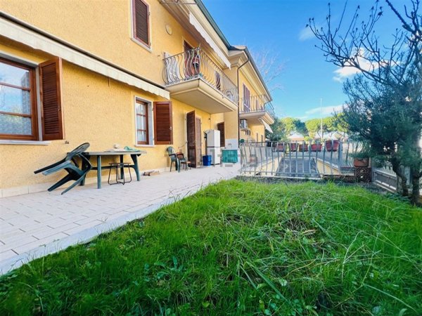 appartamento in vendita a Massa in zona Marina di Massa