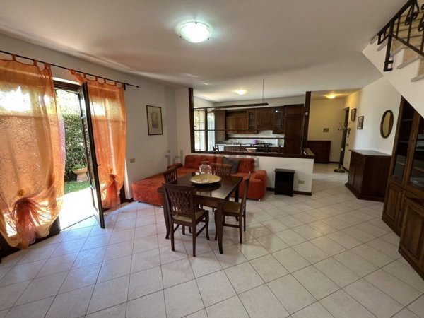 appartamento in vendita a Massa in zona Marina di Massa