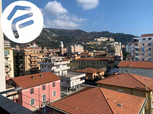 appartamento in vendita a Massa in zona Centro Storico