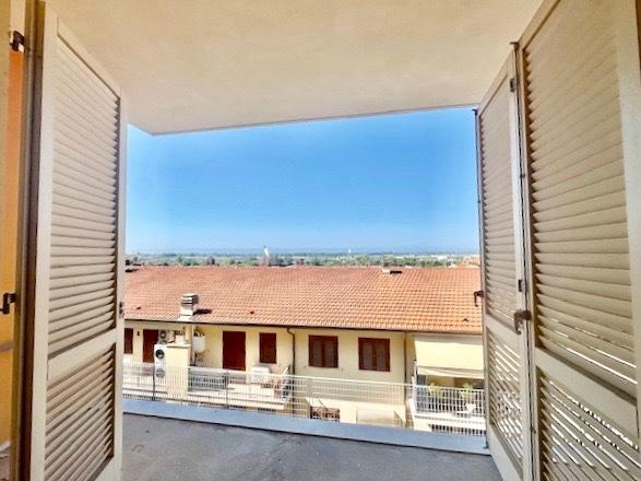 appartamento in vendita a Massa in zona Castagnola