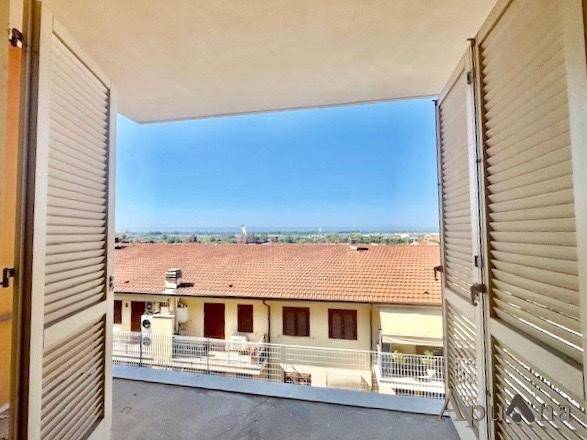 appartamento in vendita a Massa in zona Castagnola