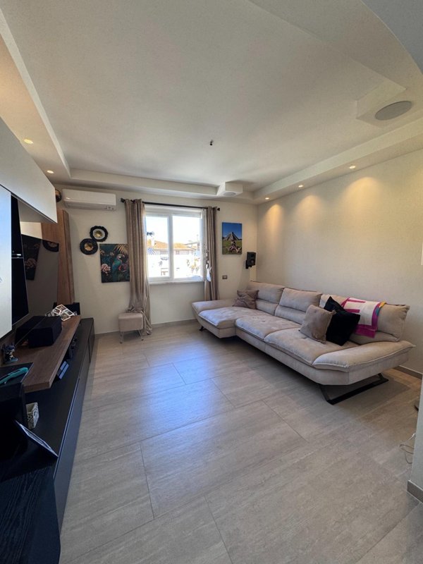 casa indipendente in vendita a Massa in zona Marina dei Ronchi