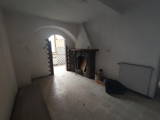 appartamento in vendita a Massa in zona Antona