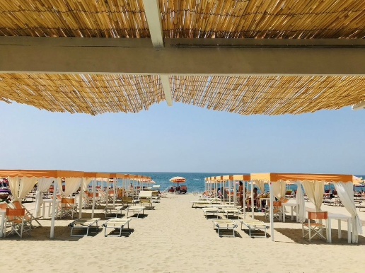 casa indipendente in vendita a Massa in zona Marina di Massa