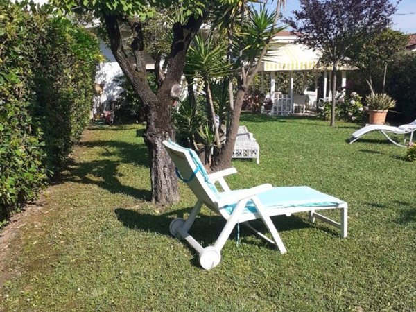 appartamento in vendita a Massa in zona Marina di Massa