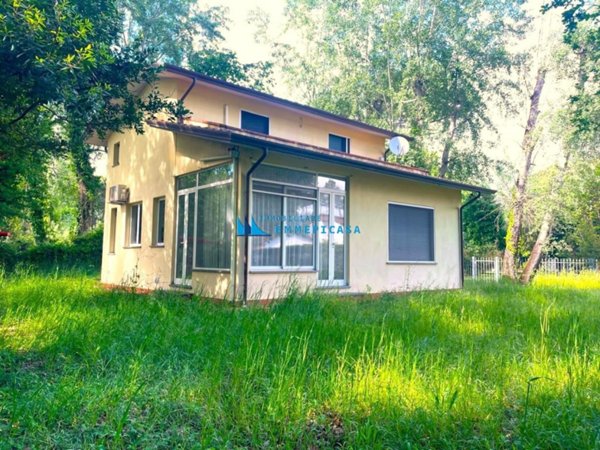 casa indipendente in vendita a Massa in zona Poveromo