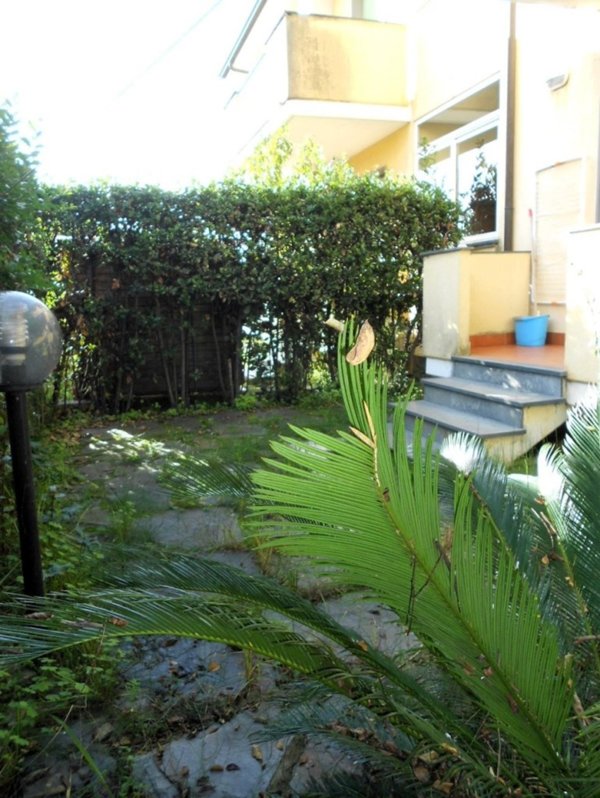 appartamento in vendita a Massa in zona Marina di Massa