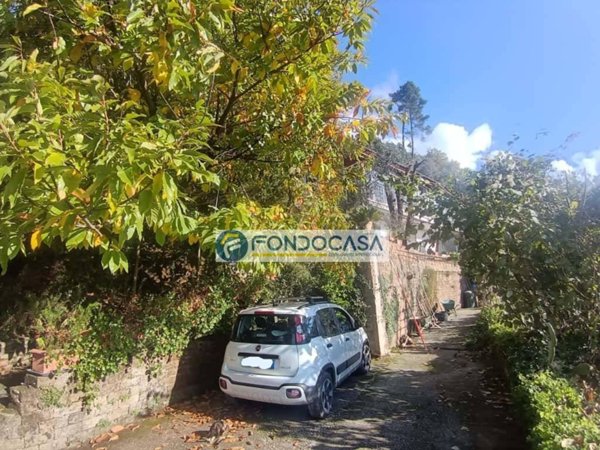 casa indipendente in vendita a Massa in zona Pariana